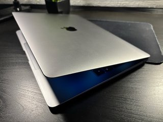 MacBook Air 2019 / i5 / 8 / 128 / 87% Salud