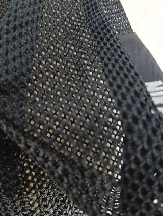 Bolsa de malla Nike negra sin estrenar vino dentro