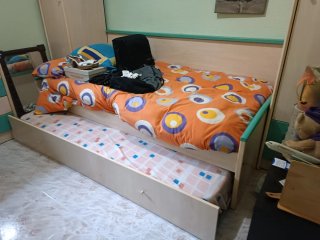 Dormitorio juvenil con dos camas