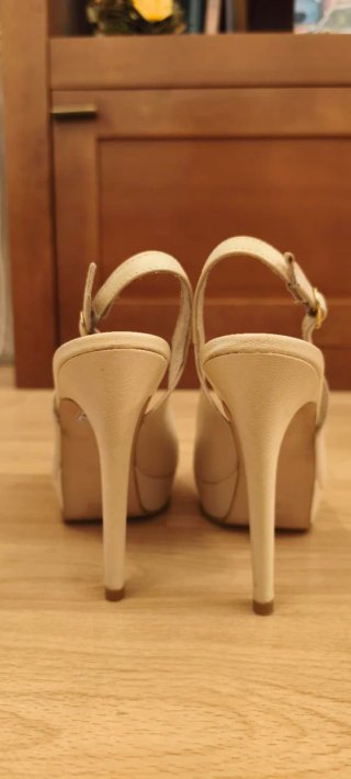 Zapatos de tacón beige peep toe JOYCA