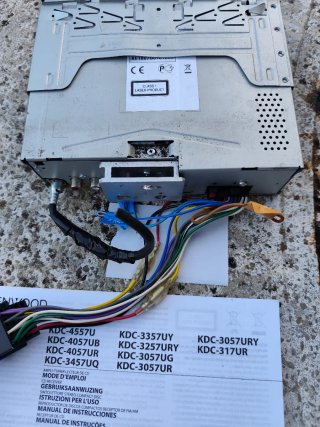 Radio cassette Kenwood, se quitó por baja de coche