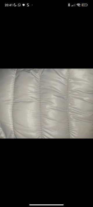 Chaqueta gris acolchada entretiempo