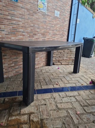Tavolo in plastica nero