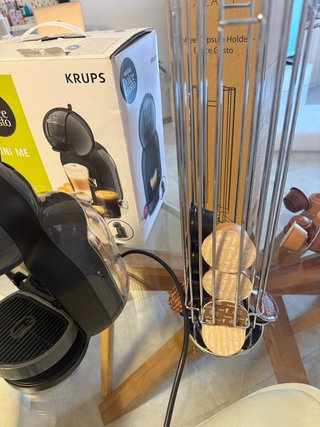 Cafetera Dolce Gusto Mini Me + Holder capsulas