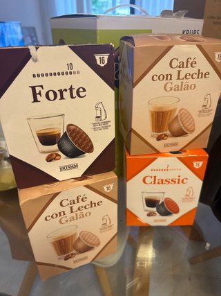Cafetera Dolce Gusto Mini Me + Holder capsulas