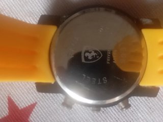 Reloj Ferrari Negro y Amarillo