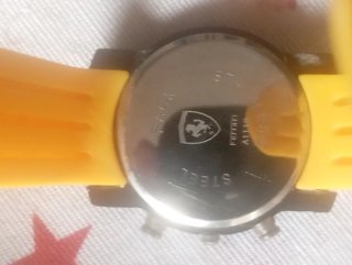 Reloj Ferrari Negro y Amarillo