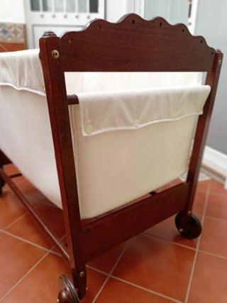 Mini Cuna de madera y mimbre