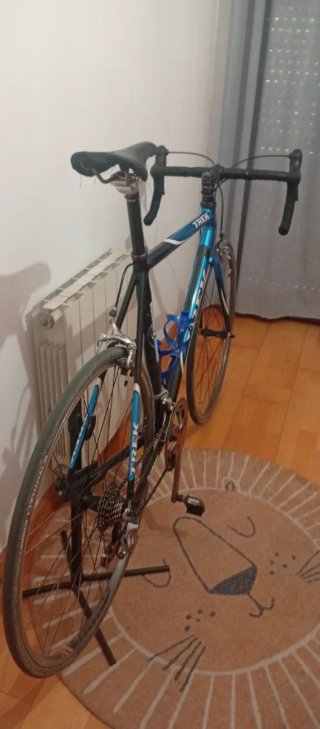 Bicicleta de carretera Trek azul, talla L