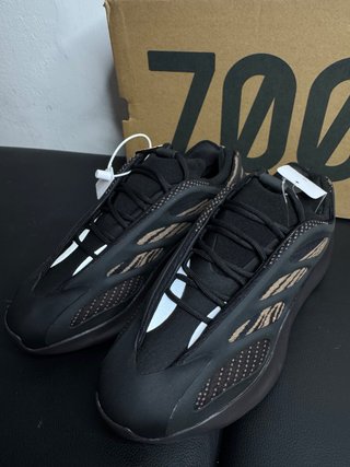 Adidas Yeezy 700 V3 Dark Glow Talla 43