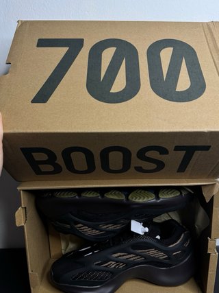 Adidas Yeezy 700 V3 Dark Glow Talla 43