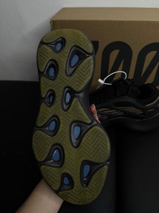 Adidas Yeezy 700 V3 Dark Glow Talla 43