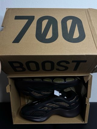 Adidas Yeezy 700 V3 Dark Glow Talla 43