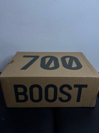 Adidas Yeezy 700 V3 Dark Glow Talla 43