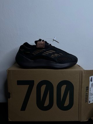 Adidas Yeezy 700 V3 Dark Glow Talla 43