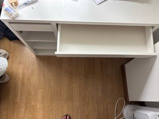 Escritorio de estudio blanco
