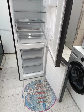Nevera negra dispensador de agua Nueva Con Tara