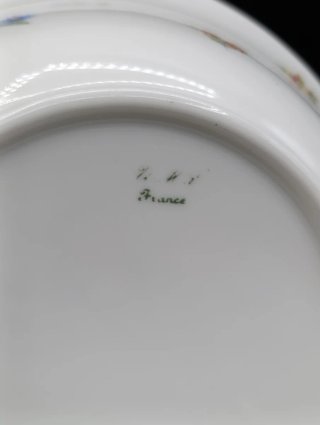 Sopera porcelana francesa UML