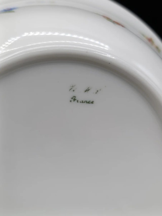 Sopera porcelana francesa UML