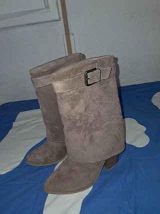 Botas elegantes café con hebilla