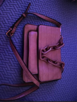 Bolso elegante con cadena