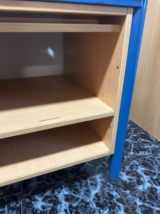 Escritorio madera y metal azul