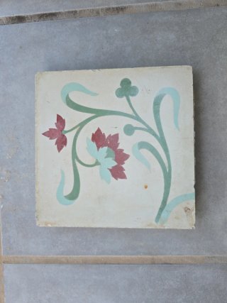 Baldosa hidráulica decorada