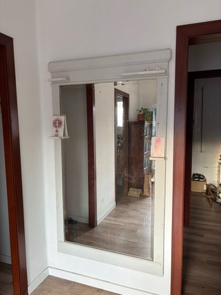 Espejo entrada madera con 4 estantes y posa llaves