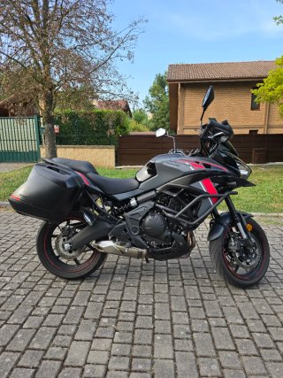 Kawasaki Versys 650 2024 Negra/Roja