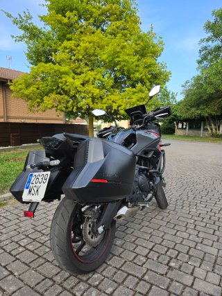 Kawasaki Versys 650 2024 Negra/Roja