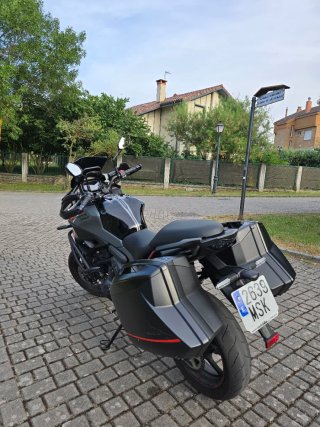 Kawasaki Versys 650 2024 Negra/Roja