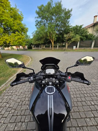 Kawasaki Versys 650 2024 Negra/Roja