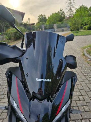 Kawasaki Versys 650 2024 Negra/Roja