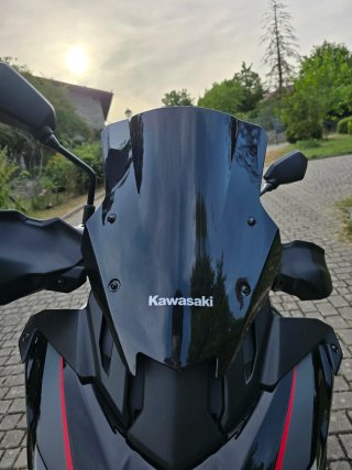 Kawasaki Versys 650 2024 Negra/Roja