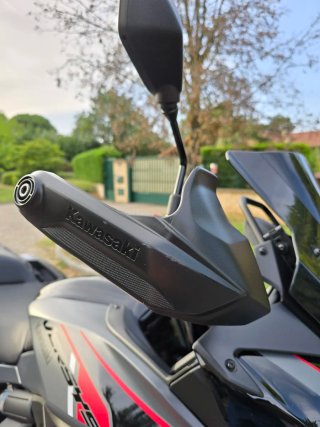 Kawasaki Versys 650 2024 Negra/Roja