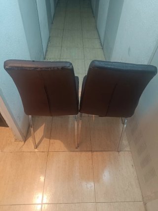 Mesa Comedor extensible  Blanca y Negra con sillas