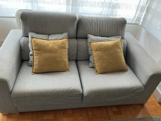 Sofá 2 plazas gris tela