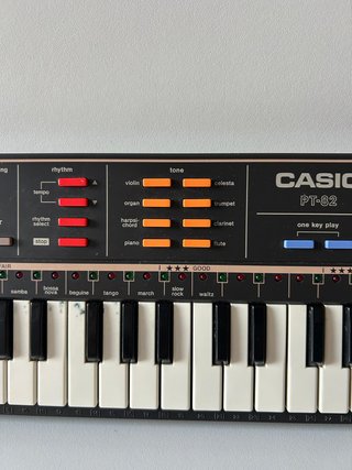 Teclado Casio PT-82 funciona falta tapa de pilas