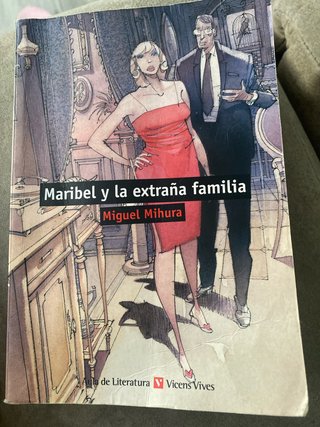 Maribel y la extraña familia