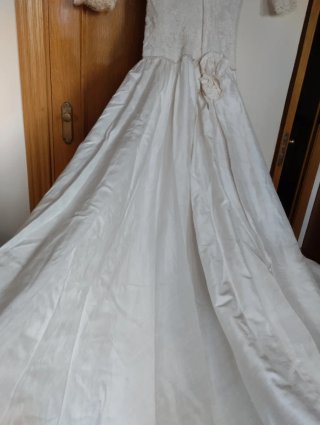 Vestido de Novia en Seda Salvaje color Marfil