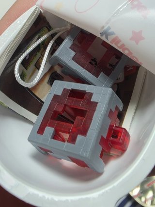Cubo rojo Redstone Minecraft Kinder Joy