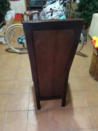 Sillas altas de madera de roble, marrones oscuras