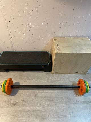 Barra de pesas con discos de colores body pump