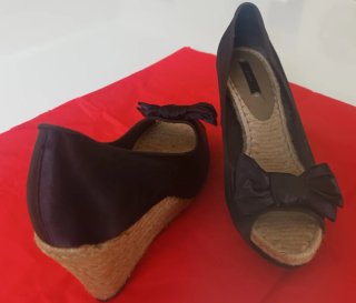Sandalias cuña marrón chocolate con lazo
