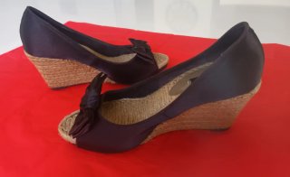 Sandalias cuña marrón chocolate con lazo