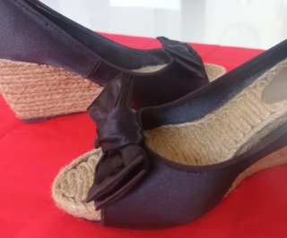 Sandalias cuña marrón chocolate con lazo