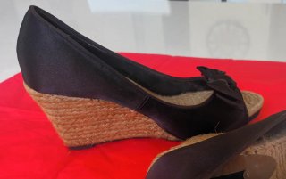 Sandalias cuña marrón chocolate con lazo