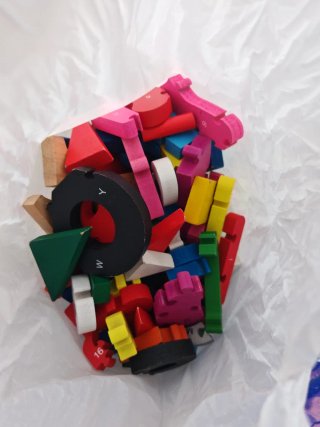 Lote Juguetes Tren Madera y Coches. Dos bolsas