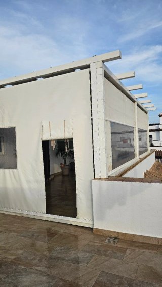 Pérgola aluminio y toldos PVC