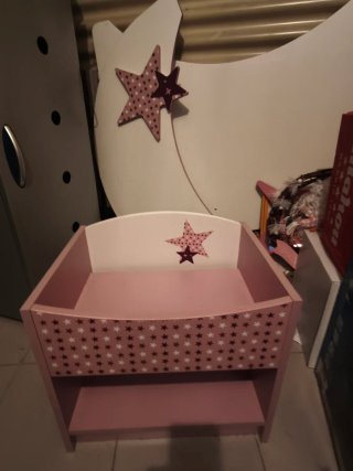 Cama infantil y mesita de noche y colchón